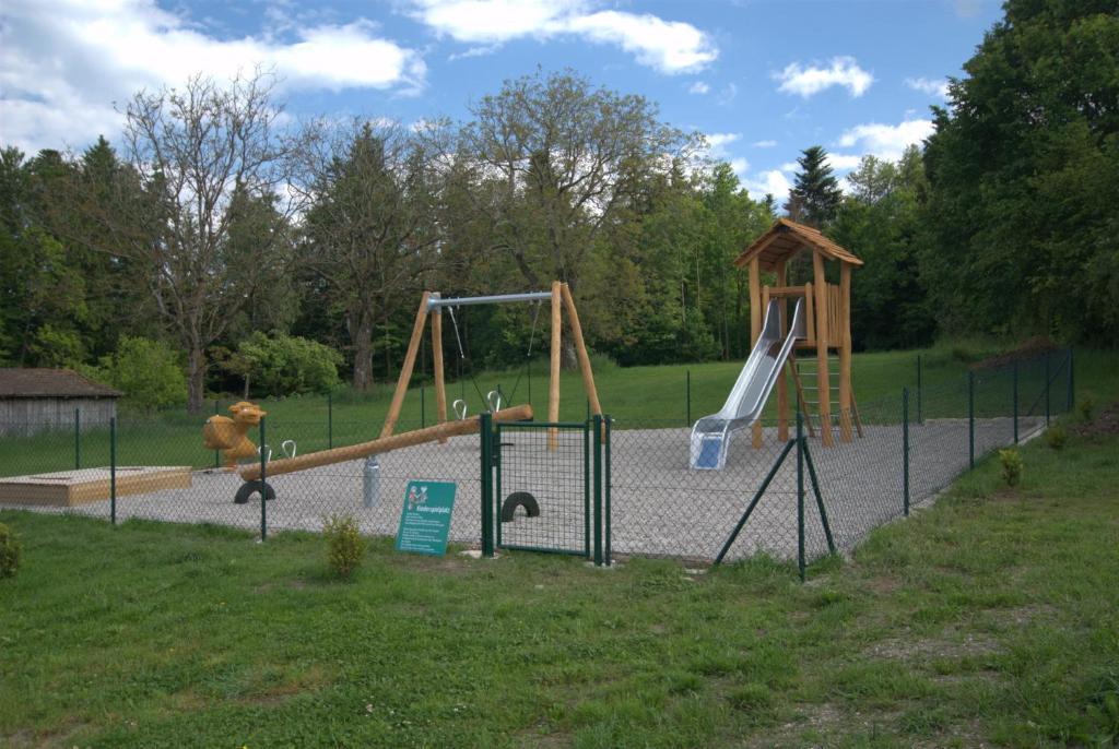 Spielplatz auf dem Hof 1